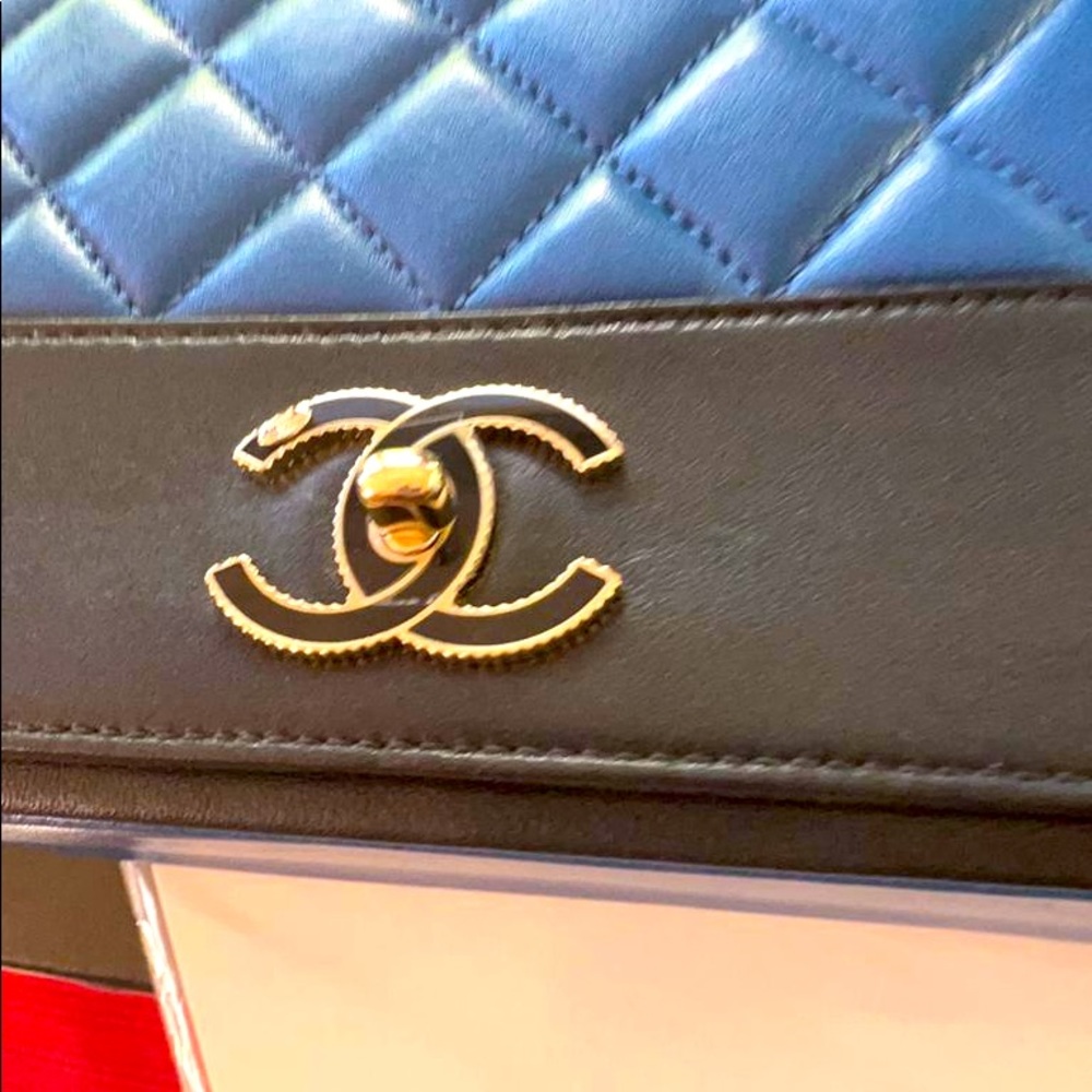 Chanel shoulder bag